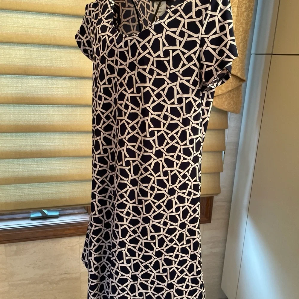 MSK Short Sleeve Stretch Black/White Geometric Print Dress - Picture 4 of 8
